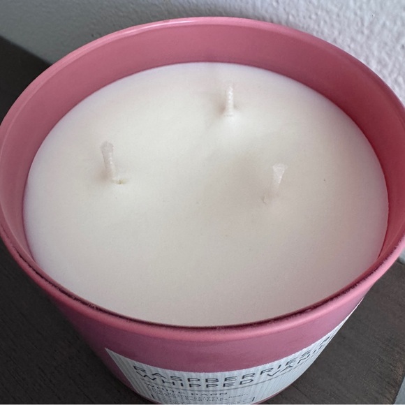 Bath & Body Works RASPBERRIES & WHIPPED VANILLA 3-Wick Candle NEW White Barn - Picture 2 of 3